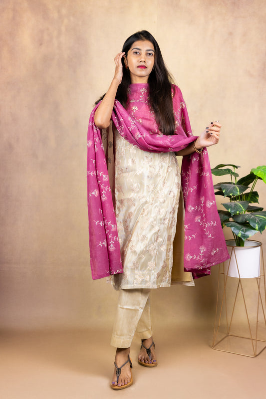 Gulrangi Noor Suit Set
