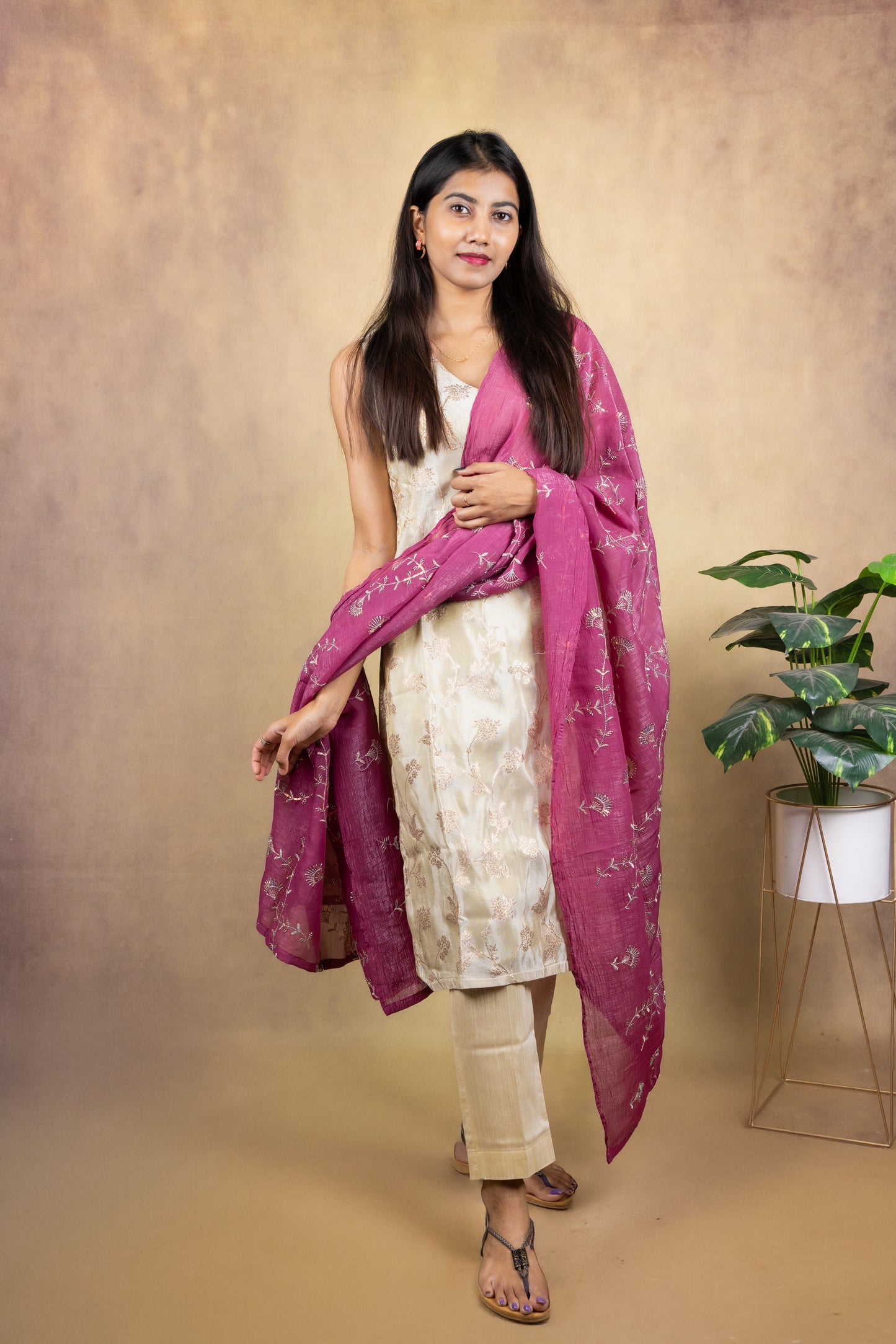 Gulrangi Noor Suit Set