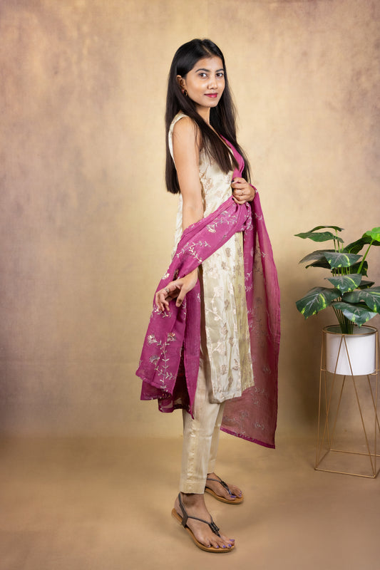 Gulrangi Noor Suit Set
