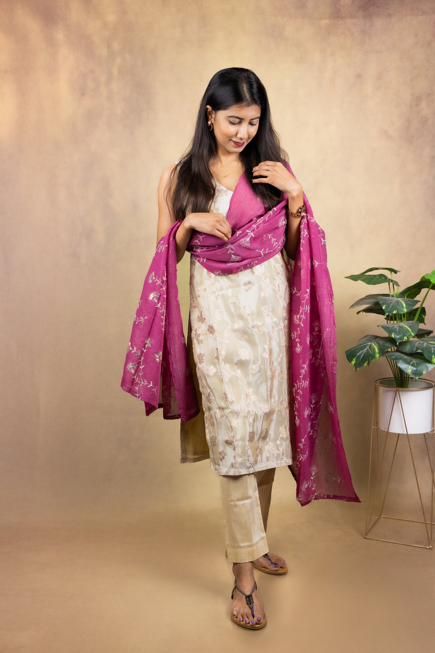 Gulrangi Noor Suit Set